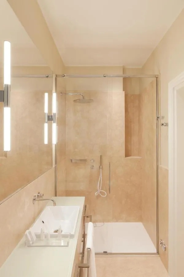 Amabilia Suites Милан 3*,